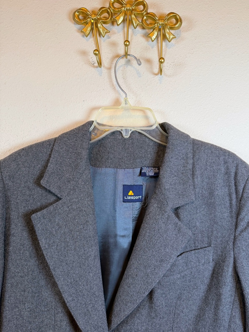 Lizsport Women's Gray Wool-Blend Blazer with Gold Buttons. Size 4 - Picture 2 of 4